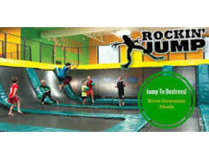 4 One Hour Passes to Rockin' Jump / 4 Pases de una hora a Rockin' Jump