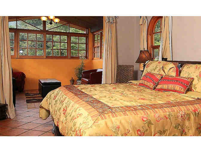 Stay at Los Establos Botique Inn in Panama