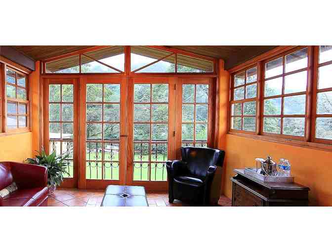 Stay at Los Establos Botique Inn in Panama