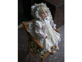 Two Lee Middleton dolls from the Toddler Collection + doll bench