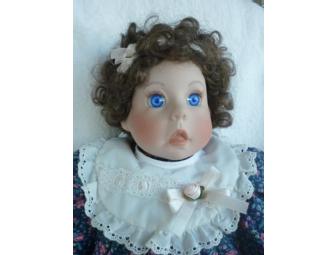 Two Lee Middleton dolls from the Toddler Collection + doll bench