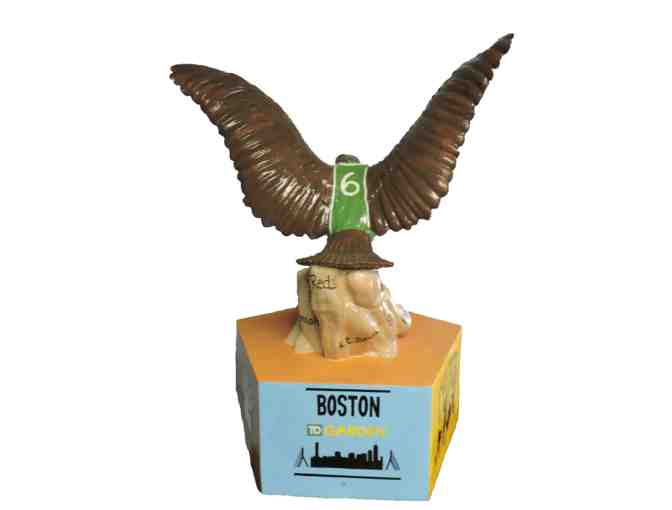 Boston Celtics Eagle signed by 2017/18 Roster