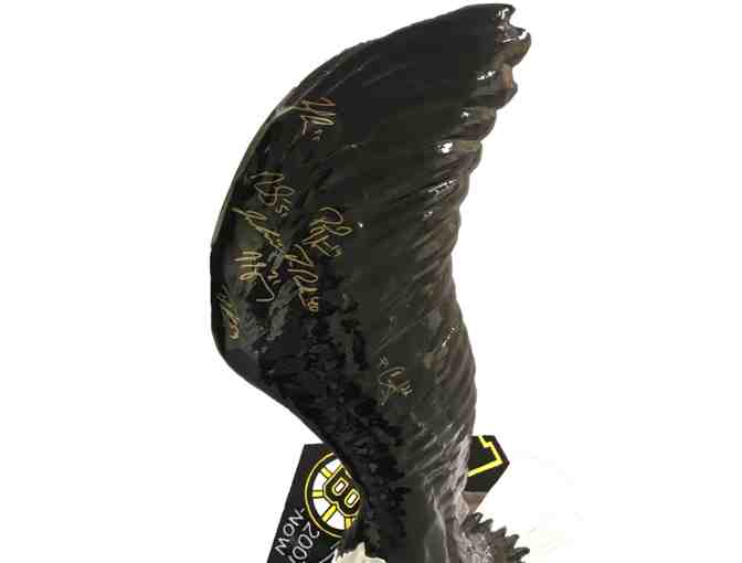 Boston Bruins Eagle signed by 2017/18 Roster