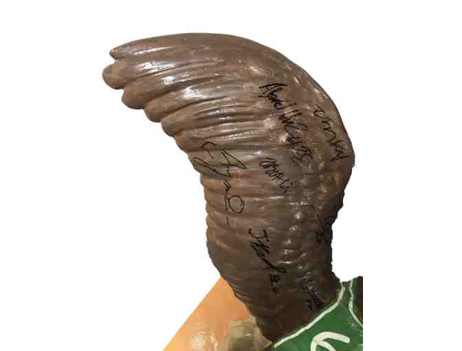 Boston Celtics Eagle signed by 2017/18 Roster