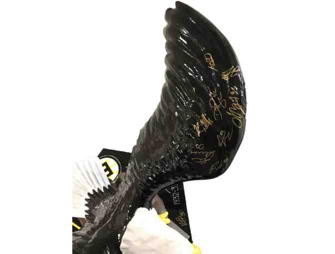 Boston Bruins Eagle signed by 2017/18 Roster