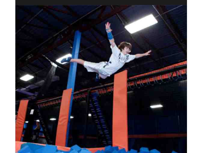 Group Reservation for 5 Jumpers at Sky Zone Trampoline Park (1 Hour)