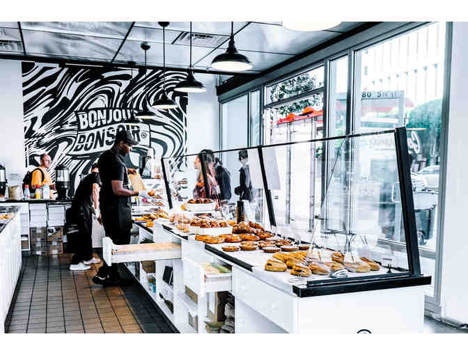 $100 gift certificate to Les Gourmands Bakery