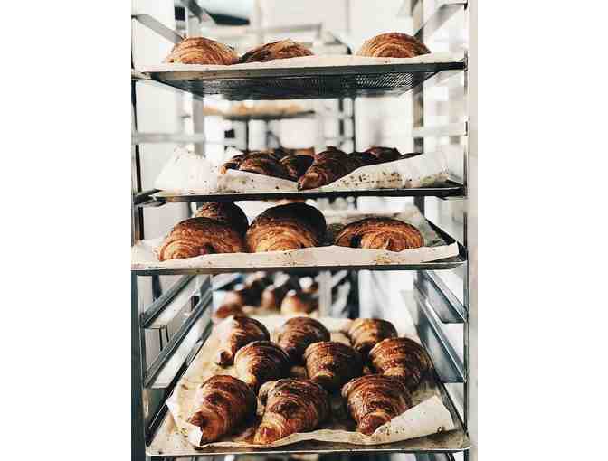 $100 gift certificate to Les Gourmands Bakery