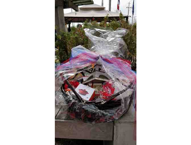 G3 Class basket #1:  Parisian Brasserie