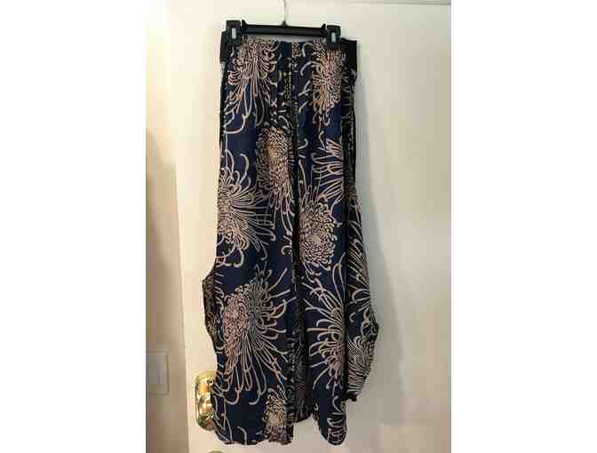 NEW: A pair of wide pants in dark blue with firework/flower pattern.