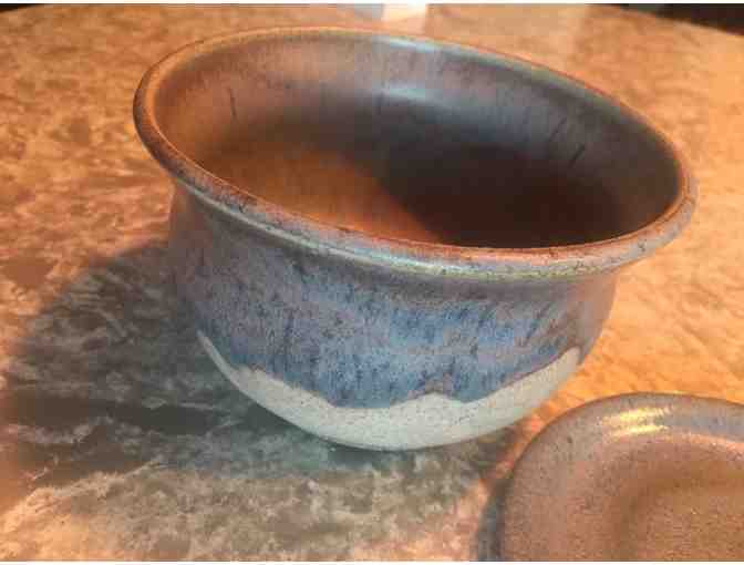 Stoneware pot with dual purpose lid