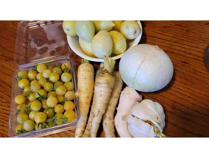 25 LB Mixed Box of Fresh In-Season Produce from Morrison Tomato Farm - Photo 2
