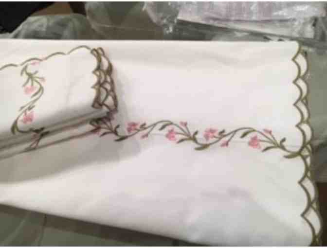Custom Embroidered Linens - Photo 1
