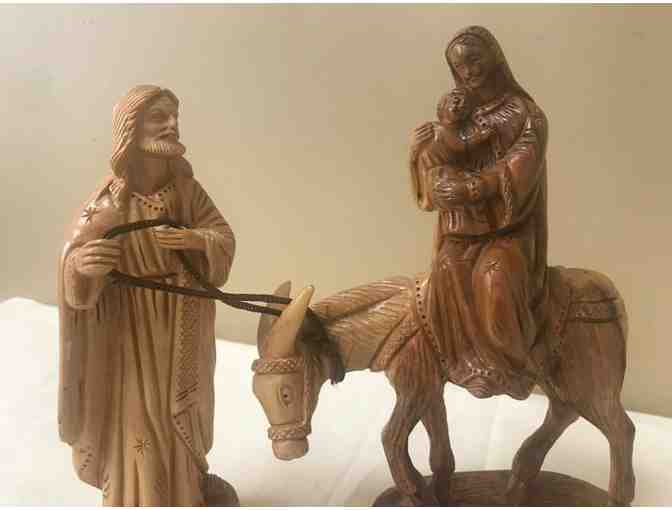 Carved wooden Sculpture of the Holy Family from Bethlehem - Photo 2