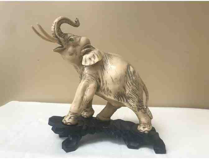 Carved wooden Sculpture of Elephant from Bethlehem with stand - Photo 1