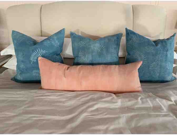 4 Decorative Pillows