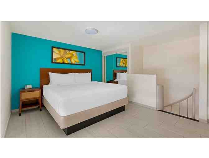 Enjoy 4 nights @ Royal Palm, a Hilton Vacation Club Sint Maarten in One bedroom Suite