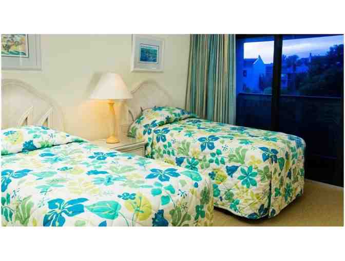 Enjoy 4 nights @ Tortuga Beach Club Resort in Sanibel Island in 2 bed luxury suite