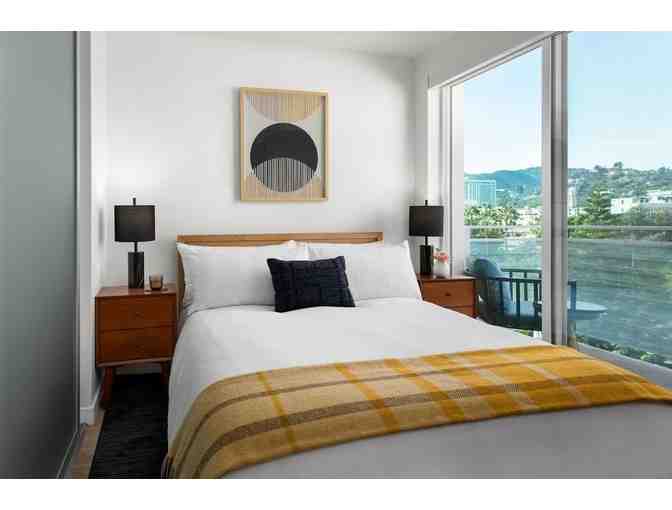 Enjoy 4 nights Luxury Hollywood 2 bed suite + 2 Lower Level Dodger Tickets - Photo 9