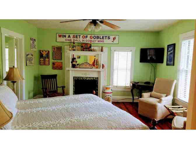 Enjoy 3 nigths at the famous Stawberry House BnB Plant City, Florida RATED 4.8 + More - Photo 3
