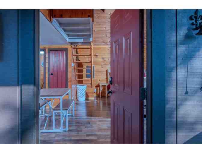 Enjoy 7 nights luxury 2 bed cabin Pigeon Forge, TN + Moonshine Experience