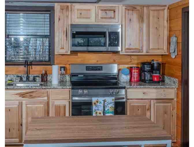 Enjoy 7 nights luxury 2 bed cabin Pigeon Forge, TN + Moonshine Experience