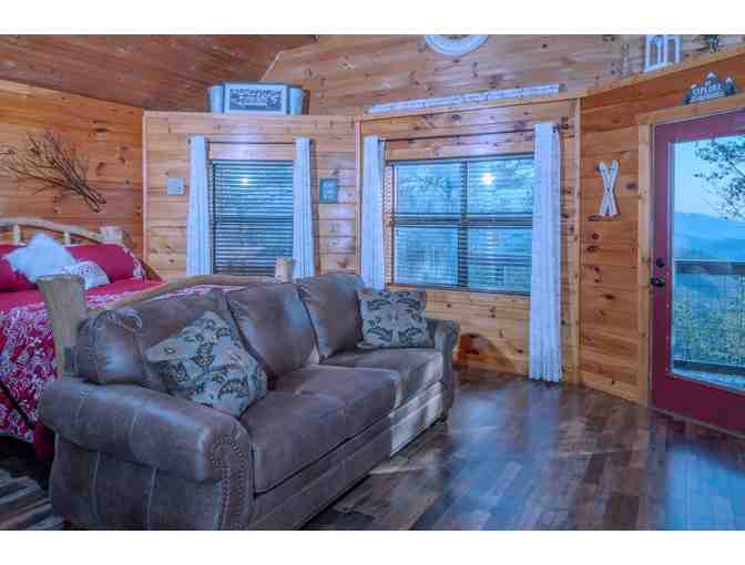 Enjoy 7 nights luxury 2 bed cabin Pigeon Forge, TN + Moonshine Experience