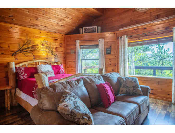 Enjoy 7 nights luxury 2 bed cabin Pigeon Forge, TN + Moonshine Experience