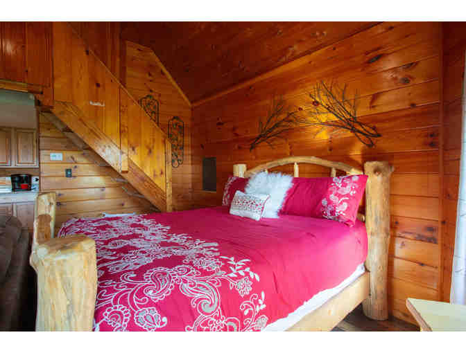 Enjoy 7 nights luxury 2 bed cabin Pigeon Forge, TN + Moonshine Experience