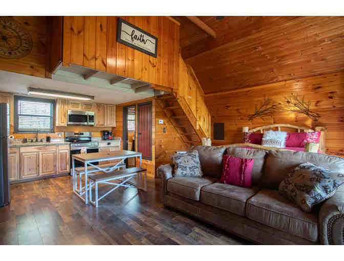 Enjoy 7 nights luxury 2 bed cabin Pigeon Forge, TN + Moonshine Experience