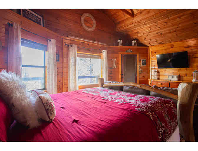 Enjoy 7 nights luxury 2 bed cabin Pigeon Forge, TN + Moonshine Experience