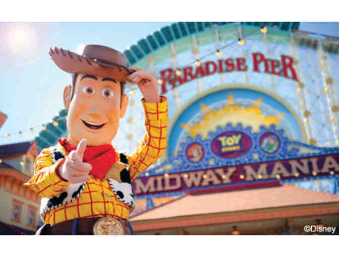 4 Park Hopper Tickets to Disneyland Resort