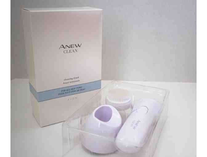 Anew Clean Cleansing Brush and 4 Cleansing Brush Refills by Avon