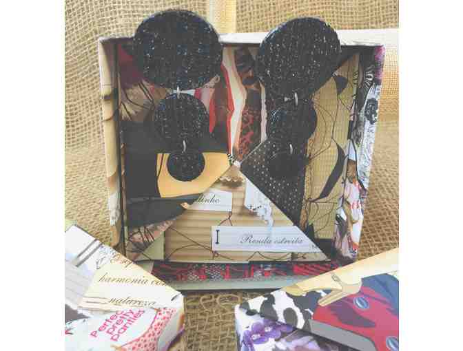 Decrescent Glitter Earrings by Uirechic