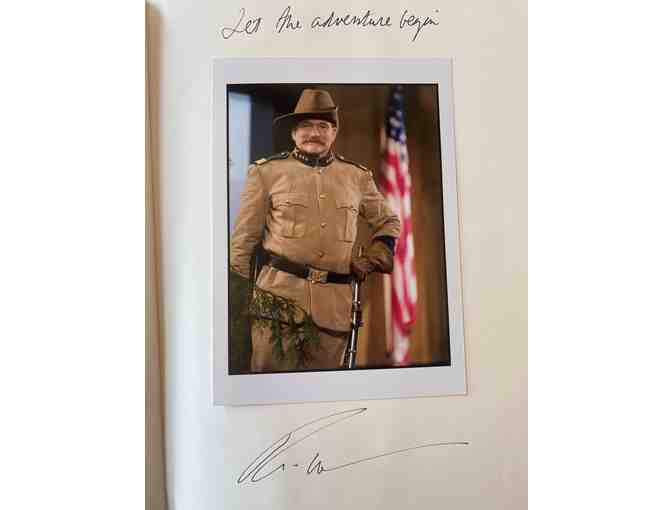 Signed by Robin Williams - Night at the Museum Script - plus 2 Collectible Hats