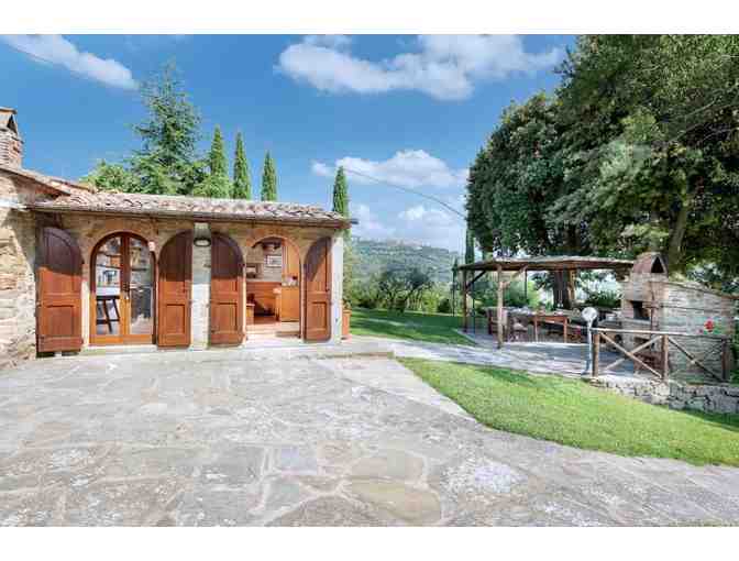 Amazing 5-Bedroom Villa in Tuscany! - Photo 2