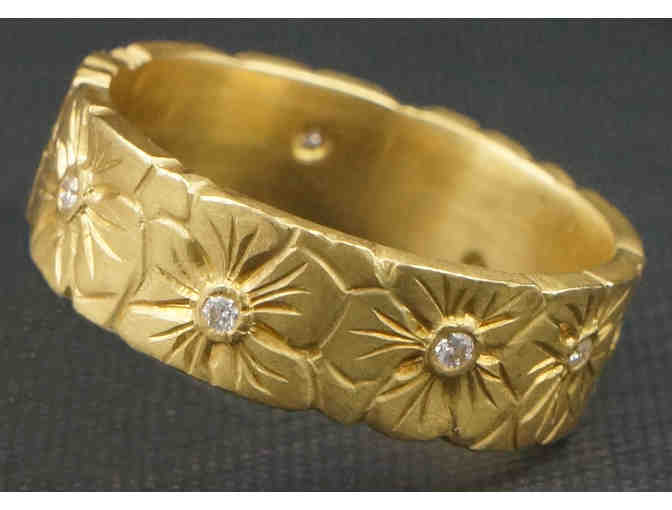 Lovely Solid 18K Yellow Gold & Diamond Floral Wedding Anniversary Ring