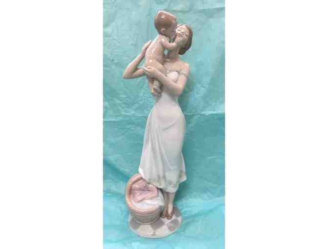 Lladro Figurine ~ Mother and Child