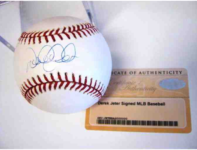 Authentic, Signed MLB Derek Jeter Baseball with case and paperwork