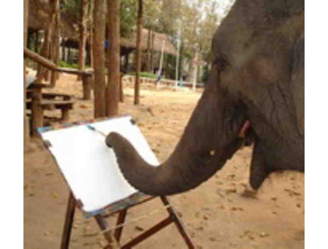 An Elephant Painting an Elephant!