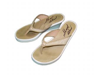 Burn Notice's Sharon Gless' Sketchers