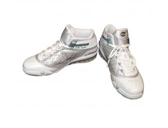 Burn Notice: Coby Bell's New Balance Zip