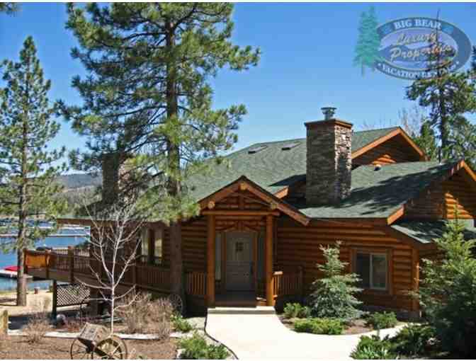 Lakefront vacation cabin in Big Bear with game room and pool table