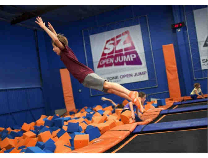 5 person 1 hour group reservation for Sky Zone indoor trampoline park