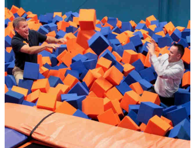5 person - 1 hour group reservation for Sky Zone indoor trampoline park