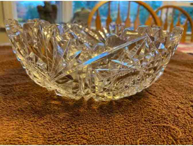 12" Cut Glass Fruit Bowl and 5 Antique Linen Napkins - Photo 3