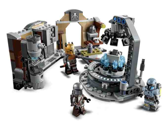 LEGO The Armorer's Mandalorian Forge