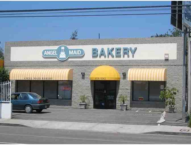 Angel Maid Bakery: Strawberry Cake (2 of 2)