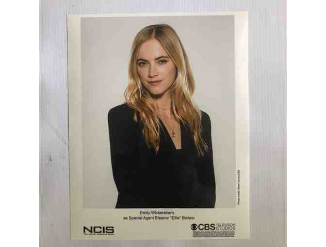 NCIS Script Signed by Entire Cast Plus SWAG