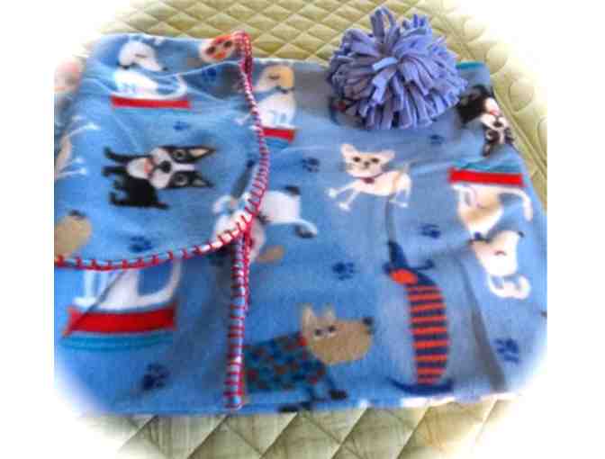 Blue fleece throw with cats and dogs - bonus fringe ball toy - Photo 1